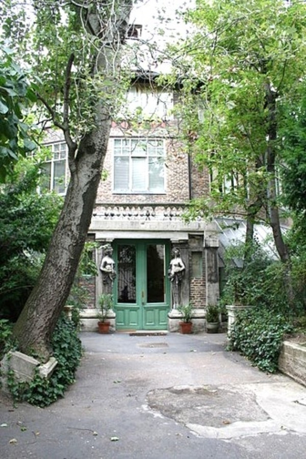 La Ruche, une des plus anciennes cité d'artistes de Paris (un jour férié)